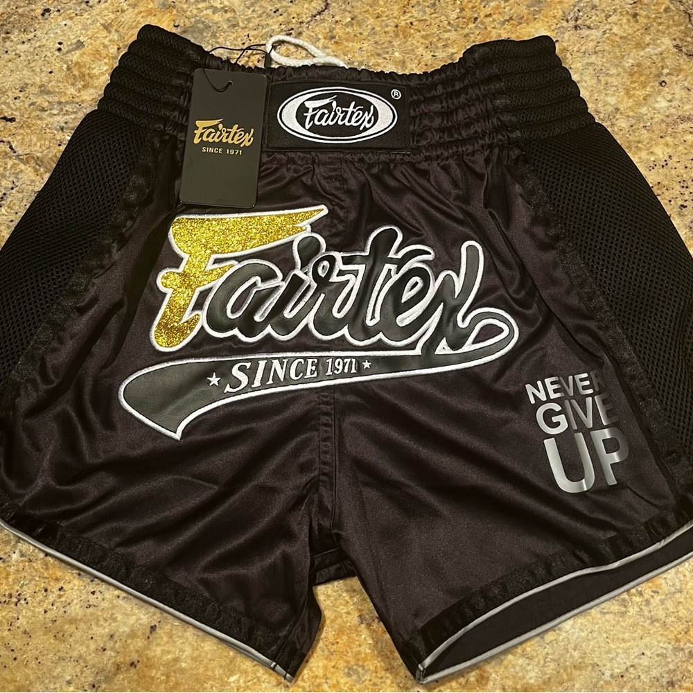 Fairtex Slim cut MUAY Thai shorts NWT-small